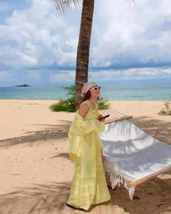 10 Youthful Travel Outfit Ideas from Yen Trang at Age 42 - image 0