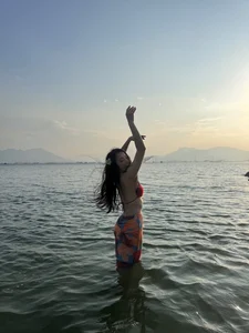 Yaya Truong Nhi Sets Summer Trends with Stunning Beach Fashion - image 9