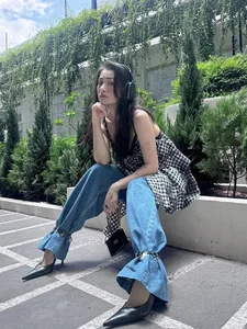 Yaya Truong Nhi Sets Summer Trends with Stunning Beach Fashion - image 4