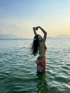 Yaya Truong Nhi Sets Summer Trends with Stunning Beach Fashion - image 3