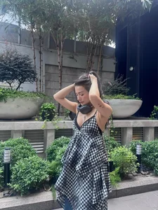 Yaya Truong Nhi Sets Summer Trends with Stunning Beach Fashion - image 5