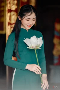 Timeless Elegance in Emerald Green Ao Dai - image 0