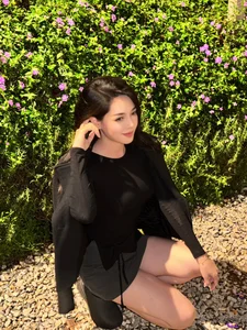 Exploring the Daring and Edgy New Wardrobe of Hot Girl Vu Thanh Quynh - image 9