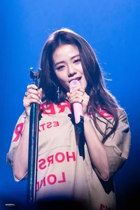 Jisoo Faced with Unfounded Rumors Amid Family Controversy - image 2