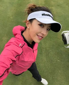 Meet the Stunning Chinese Female Golfer Redefining Sports and Style - image 5
