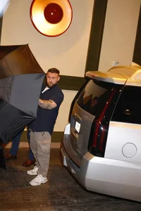 Taylor Swift and Travis Kelce: Dating Rules and Rumors of a Secret Engagement Ring Purchase - image 4
