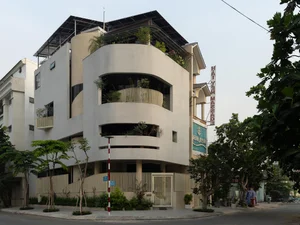 Innovative 3-Story An Phu House Design: Mastering Triangular Plots with Multi-Layered Living Spaces - image 10