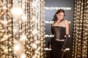 Diep Lam Anh’s Ageless Elegance: How the Multi-Talented Star maintains Her Stunning Glow Alongside Miss Vietnam Tieu Vy - image 0