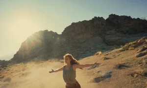 Dong Nhi Explores Paradox of Loneliness in Stunning US Desert Music Video - image 0