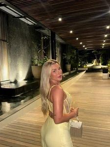 British Football Beauty Stuns Fans with Viral Social Media Selfies - image 6