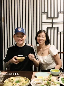 A Story of Devotion: Veteran Actor Retires Due to Illness, Supported by Loving Wife - image 5