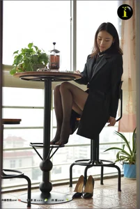 IESS Puhui 045 Xiao Liu: Sophisticated Style in Black Silk and Trench Coats - image 0