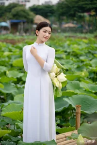 The Timeless Grace of Vietnamese Women in Traditional Ao Dai - image 32