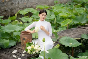 The Timeless Grace of Vietnamese Women in Traditional Ao Dai - image 34