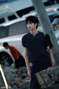 Rising Star Emerges as a Rival to Zhang Linghe in the Latest Viral Chinese Romance Drama - image 2