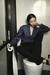 YiTuYu Art Language Vol.4512: Captivating Visuals and Modern Style with Bei Ji - image 0