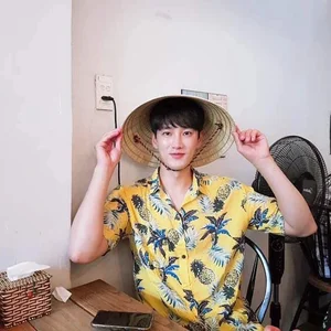 Reliving Ahn Bo-hyun’s Memorable Vacation in Da Nang: A Look Back at the Star’s Vietnamese Getaway - image 0