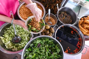 Hanoi Culinary Heritage: The 40-Year-Old Eel Restaurant in the Old Quarter - image 6