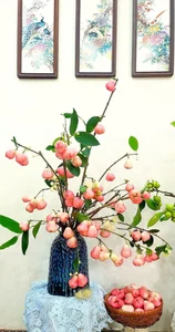 Unique Fruit-Shaped Decorative Vases: The Latest Home Decor Trend for Modern Interiors - image 9