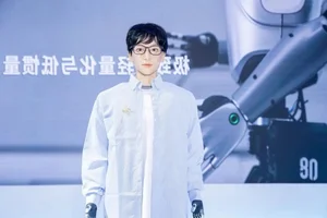 Meet Ai-Da: The World’s First Ultra-Realistic Robot Artist Pursuing a PhD in Creative Arts - image 0