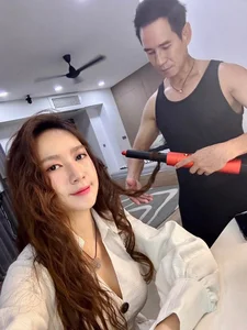 Minh Ha’s Ageless Beauty: Ly Hai’s Wife Revives 10-Year-Old Hairstyle with Stunning Results - image 0