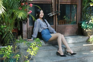 Wanping in Shiny Blue Skirt: IESS Premium Hosiery and Fashion Photography Collection - image 0