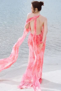 Ly Nha Ky Showcases Sophisticated Style and Timeless Beauty at Ha Long Bay - image 8