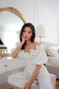 Style and Sophistication: The High-End World of Thao Nhi Le - image 0