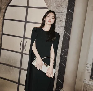 Iconic Korean Beauty - The Unbeatable Grace of a 43-Year-Old Star - image 0
