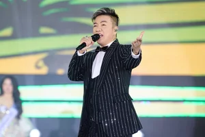 Dam Vinh Hung Cruise Performance Interrupted: Unexpected Drama on the High Seas - image 0