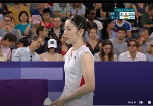 Japanese Badminton Star Captivates Fans Globally - image 2