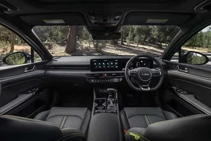 New Kia K5 Hybrid: Combining High Performance with EV-Level Efficiency and Advanced Tech - image 3