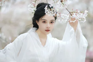 Ethereal Beauty of Sui Sui Ru Yi in YiTuYu Art Language Vol.8880 Amidst Blossoms - image 3