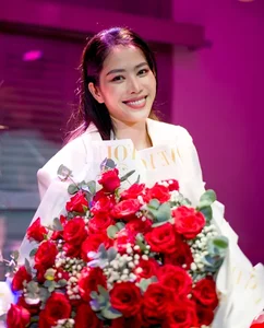 Nam Em's Emotional Breakdown: Controversial Livestream and Prison Comments Spark Concern in Vietnamese Showbiz - image 1