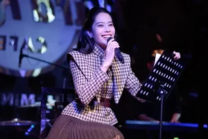 Nam Em's Emotional Breakdown: Controversial Livestream and Prison Comments Spark Concern in Vietnamese Showbiz - image 0