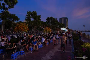 Early Morning Coffee and Sunrise Views by the Han River - image 4