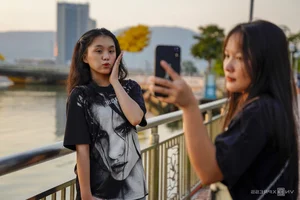 Early Morning Coffee and Sunrise Views by the Han River - image 6