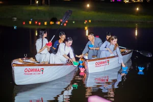 Miss Sea Island Vietnam Contestants Release Beautiful Flower Lanterns - image 2
