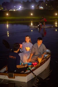 Miss Sea Island Vietnam Contestants Release Beautiful Flower Lanterns - image 1