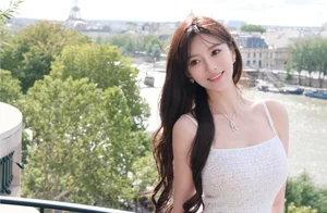Ye Ke: A Closer Look at the Style and Beauty of Huang Xiaoming's Girlfriend - image 4