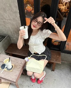 Unveiling the Family Background of Rapper HIEUTHUHAI's Girlfriend - image 4