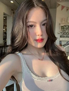 Unveiling the Family Background of Rapper HIEUTHUHAI's Girlfriend - image 3