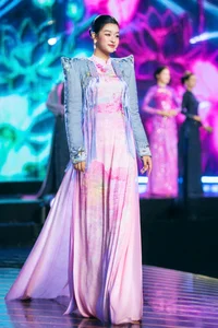 Designer Do Trinh Hoai Nam Transforms Yen Bai Gemstone Art into Luxurious Ao Dai - image 1