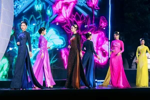 Designer Do Trinh Hoai Nam Transforms Yen Bai Gemstone Art into Luxurious Ao Dai - image 2