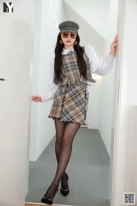 IESS Miao Jie Playful Plaid Suit Gallery: A Classic Twist on Modern Elegance - image 51