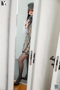IESS Miao Jie Playful Plaid Suit Gallery: A Classic Twist on Modern Elegance - image 78