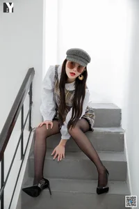 IESS Miao Jie Playful Plaid Suit Gallery: A Classic Twist on Modern Elegance - image 16