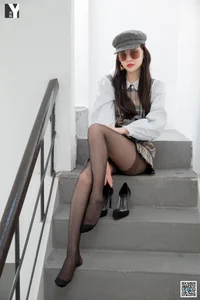 IESS Miao Jie Playful Plaid Suit Gallery: A Classic Twist on Modern Elegance - image 52