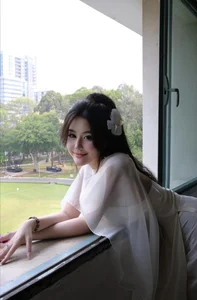 Saigon's Top Fashion Icon Shares Stunning Beach Vacation Moments and Summer Style Inspiration - image 2