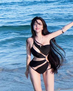 Saigon's Top Fashion Icon Shares Stunning Beach Vacation Moments and Summer Style Inspiration - image 9